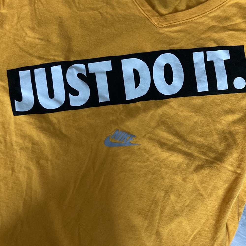 Nike tee - Picture 2 of 3